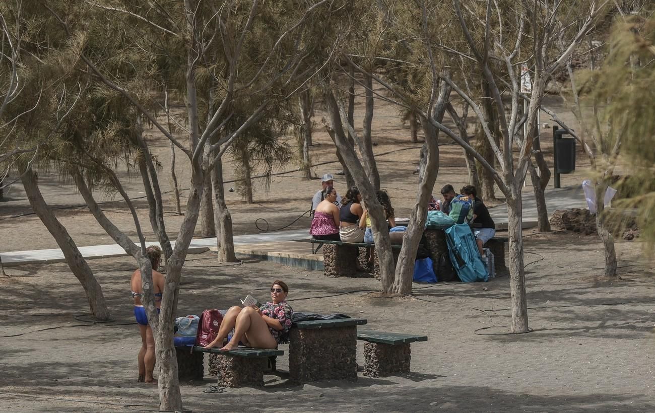 Domingo de calor y playa en Melenara