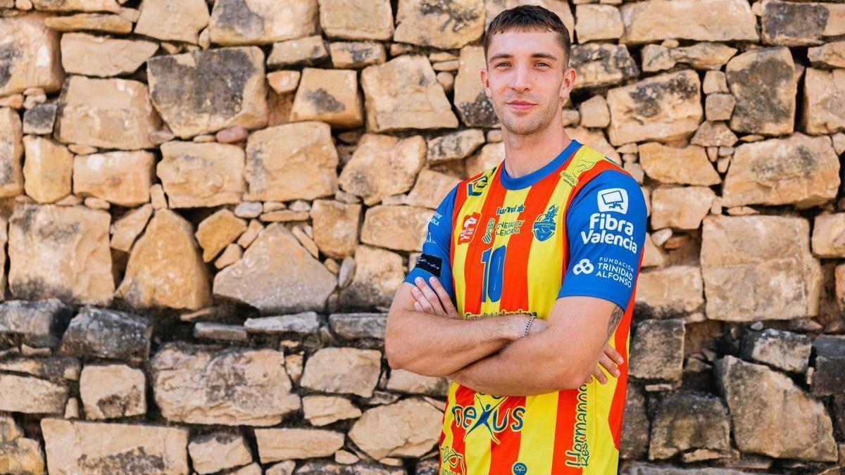 Adrián García regresa al Léleman Conqueridor tras una larga carrera lejos de casa.