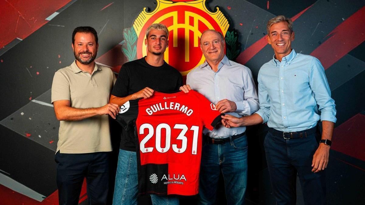 Guille Fernández posa junto a Pablo Ortells, Andy Kohlberg y Alfonso Díaz.