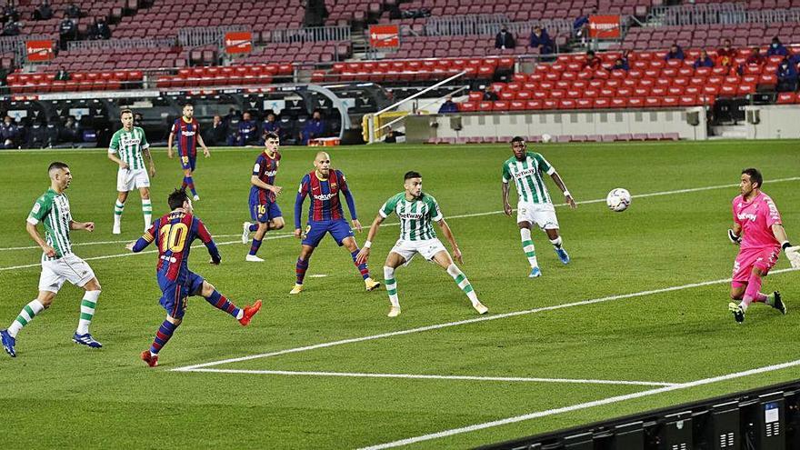 Messi va anotar el seu primer gol de jugada d&#039;aquesta temporada amb una forta rematada a passada de Sergi Roberto que va superar per dalt el seu excompany Claudio Bravo