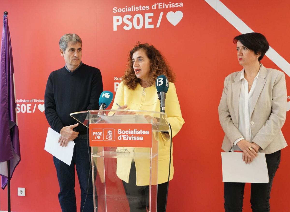 Álex Pitaluga durante una rueda de prensa en la sede de la FSE-PSOE.