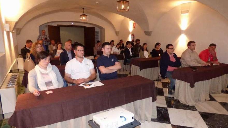 Asistentes al Foro de debates celebrado ayer en el parador de Corias.