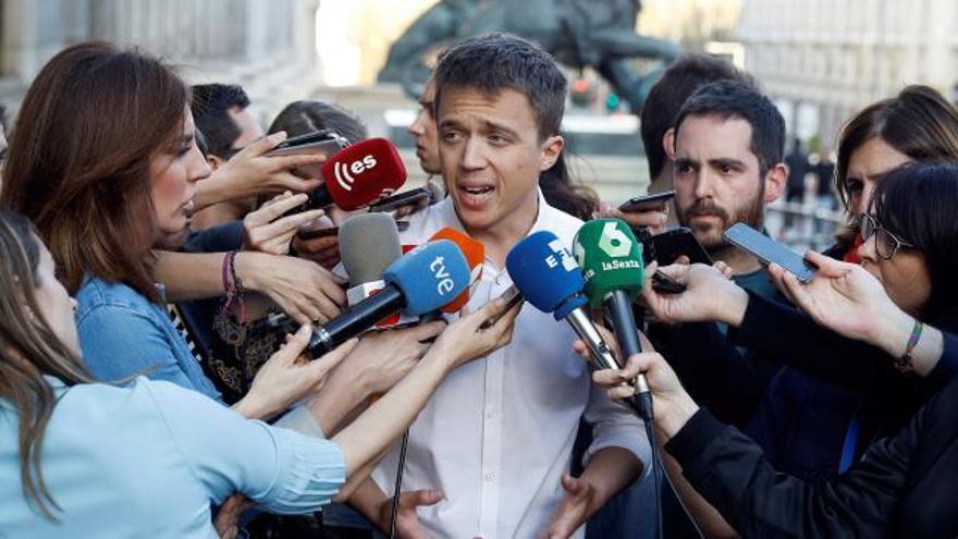 Errejón tacha de "delirante" el documento de Bescansa