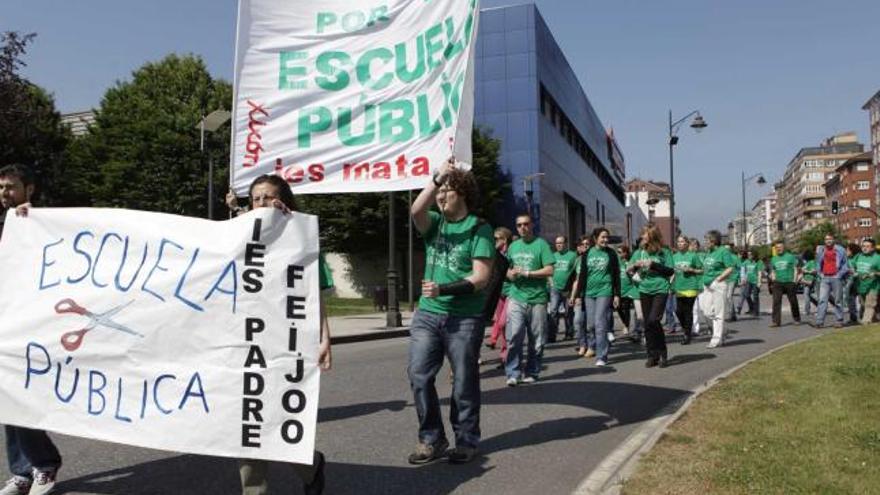 Dar zapatilla por la educación Protestas para calentar