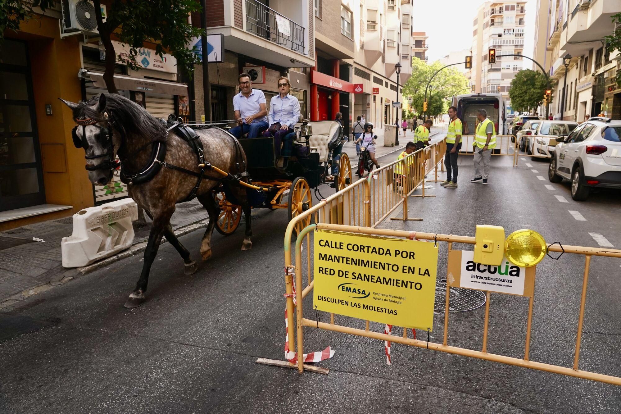 Vista de la calle de la Victoria, que permanecerá cerrada por mantenimiento en la red de saneamiento