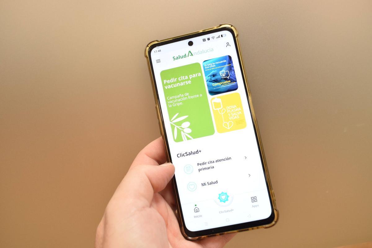 Aplicación ClicSalud+ en un móvil.