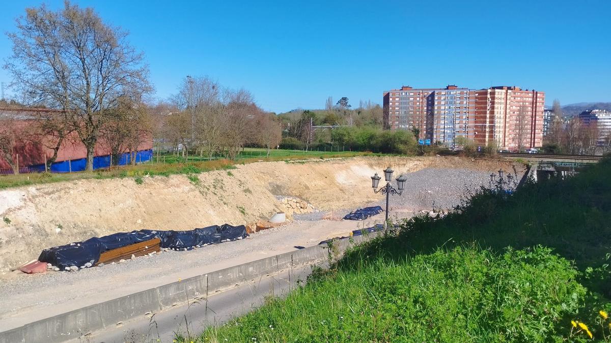 Las obras de Luis Oliver sin máquinas ni trabajadores.