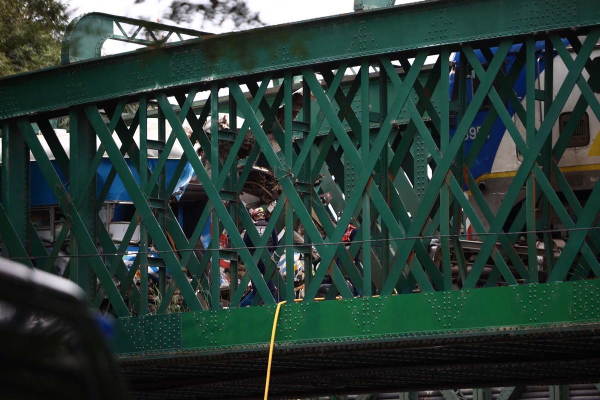 Tren de pasajeros se estrelló contra un tren de mantenimiento en Buenos Aires, dejando al menos 30 personas hospitalizadas, dos de las cuales estaban en estado grave