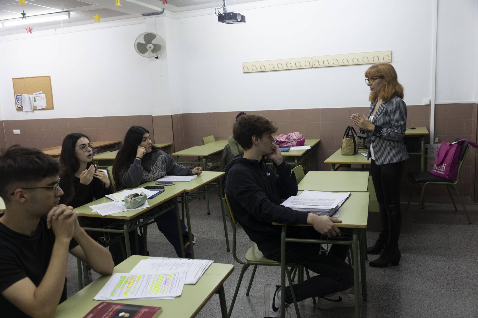 PAU 2023| Estudiantes valencianos se preparan para la selectividad: "Te lo juegas todo en tres días"