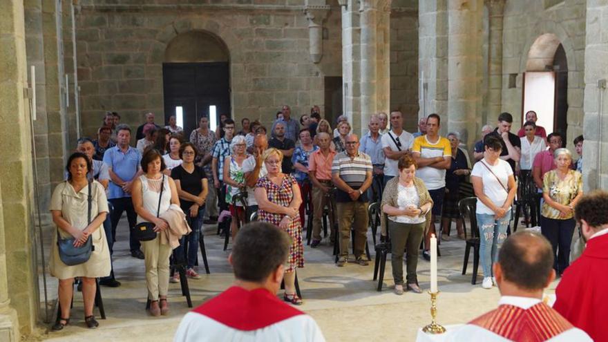 El monasterio de Carboeiro recupera la misa en honor a su patrón, San Lorenzo, nueve años después