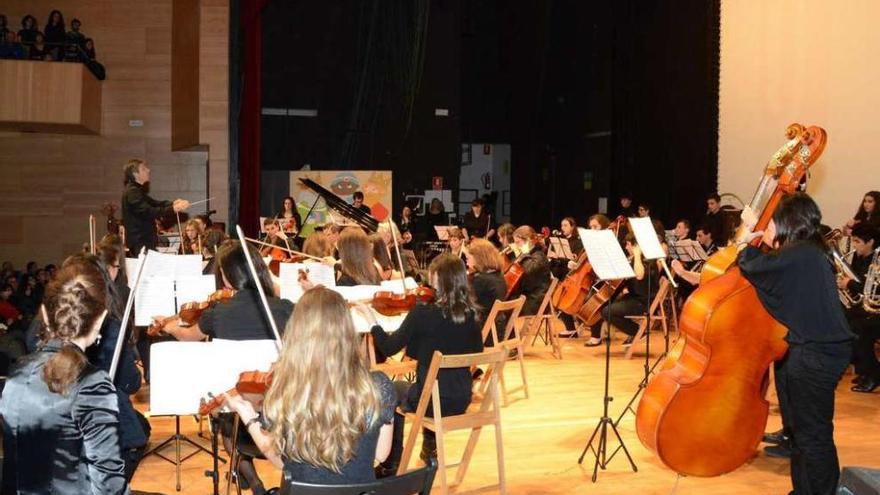 Actuación navideña conjunta del Conservatorio y la Escuela de Música de Cangas. // Gonzalo Núñez