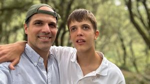Álvaro Villanueva junto a su hijo mayor, Alvarete