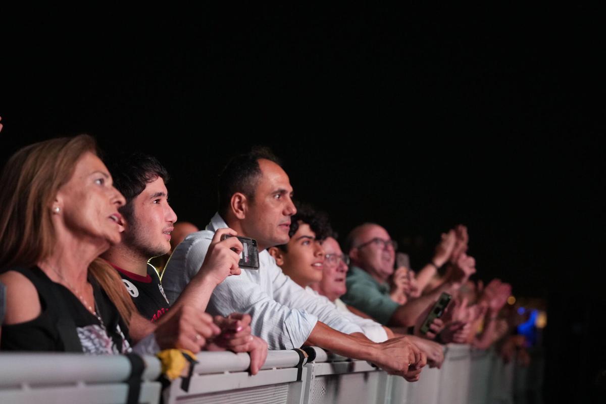 Medina Azahara desata la nostalgia en su último concierto en Badajoz
