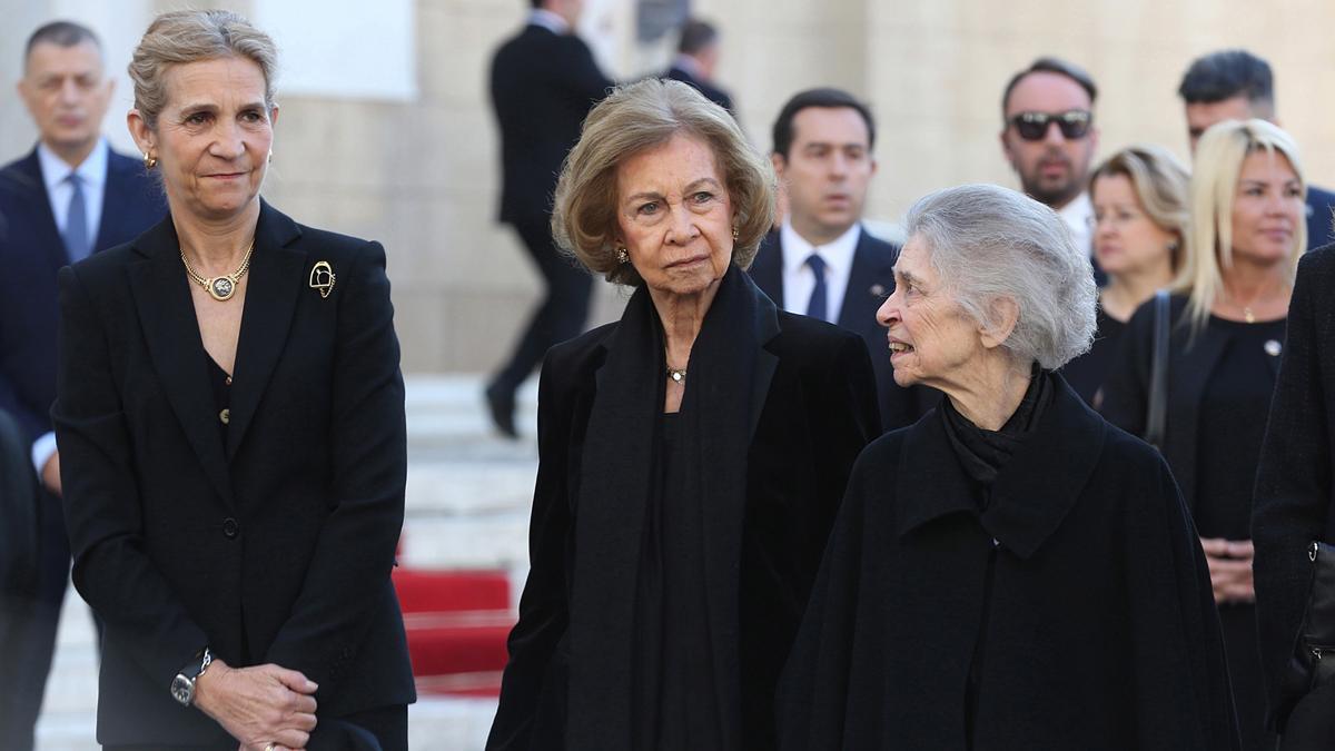 Las infantas Cristina y Elena, el gran apoyo para doña Sofía en el funeral de su hermano.