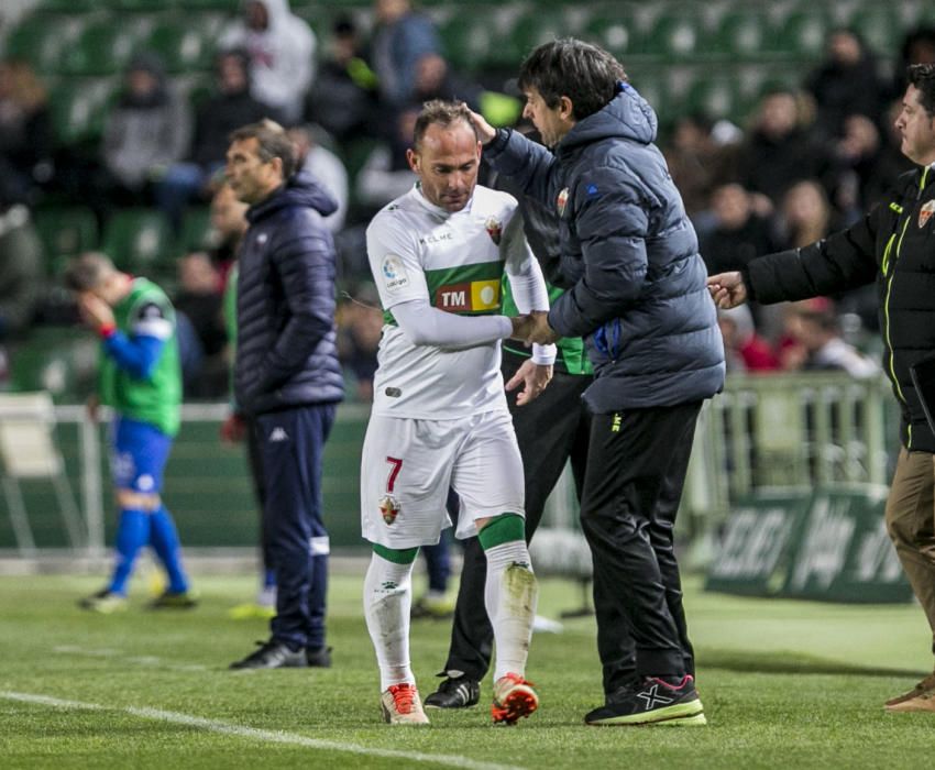 El Elche vence al Extremadura y se aleja de los puestos de descenso