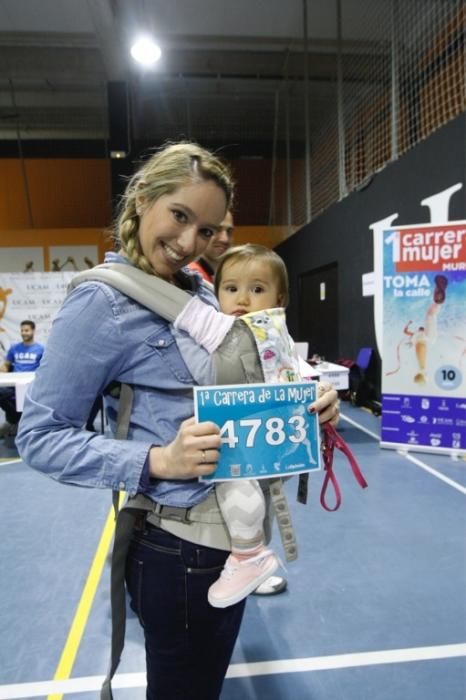 Entrega de dorsales de la Carrera de la Mujer