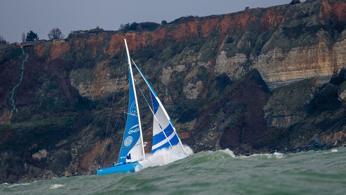 Momento de la salida del 'Engie–Dessine-moi la High Tech', el barco de Aina Bauzà