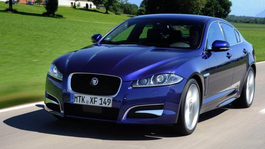 Jaguar XF 3.0 V6 AWD, enganchado al asfalto