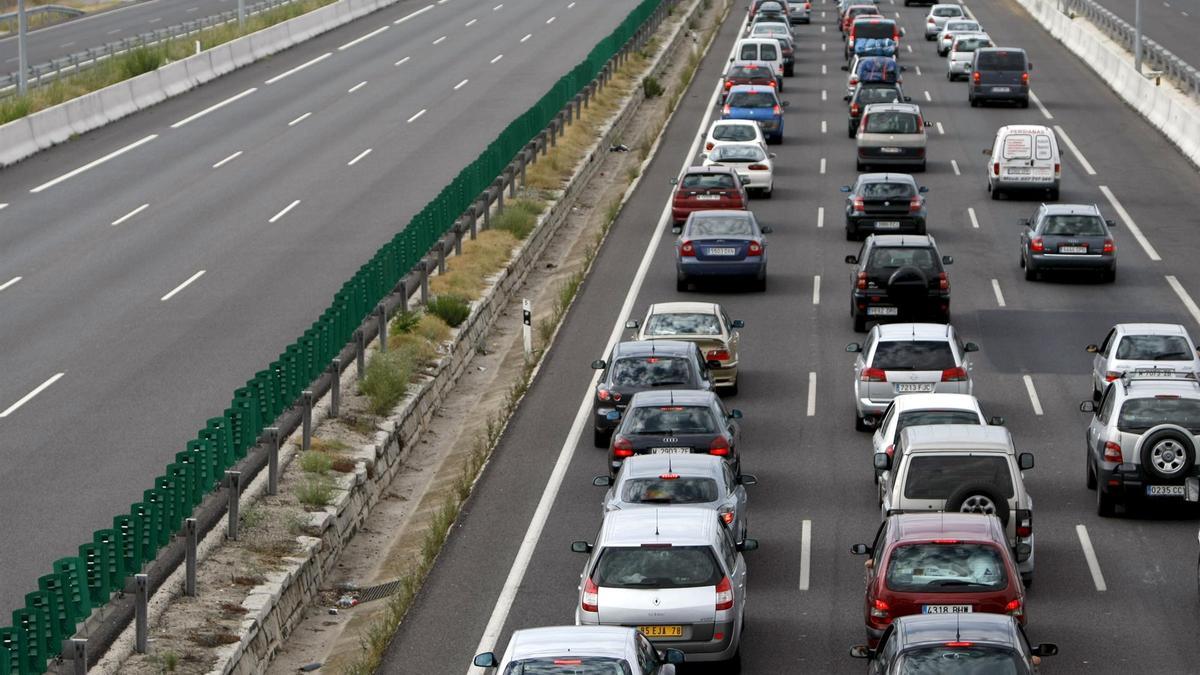 Operación salida de Madrid, junto al tramo que se va a ampliar en la A1