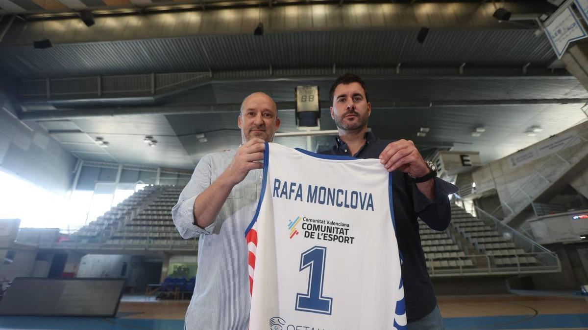 Monclova junto a Luis Arbalejo, director deportivo del club