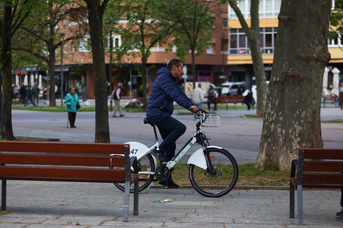 EN IMÁGENES: Los usuarios de las bicicletas de alquiler en Avilés, críticos con el estado del servicio EN IMÁGENES: Los usuarios de las bicicletas de alquiler en Avilés, críticos con el estado del servicio