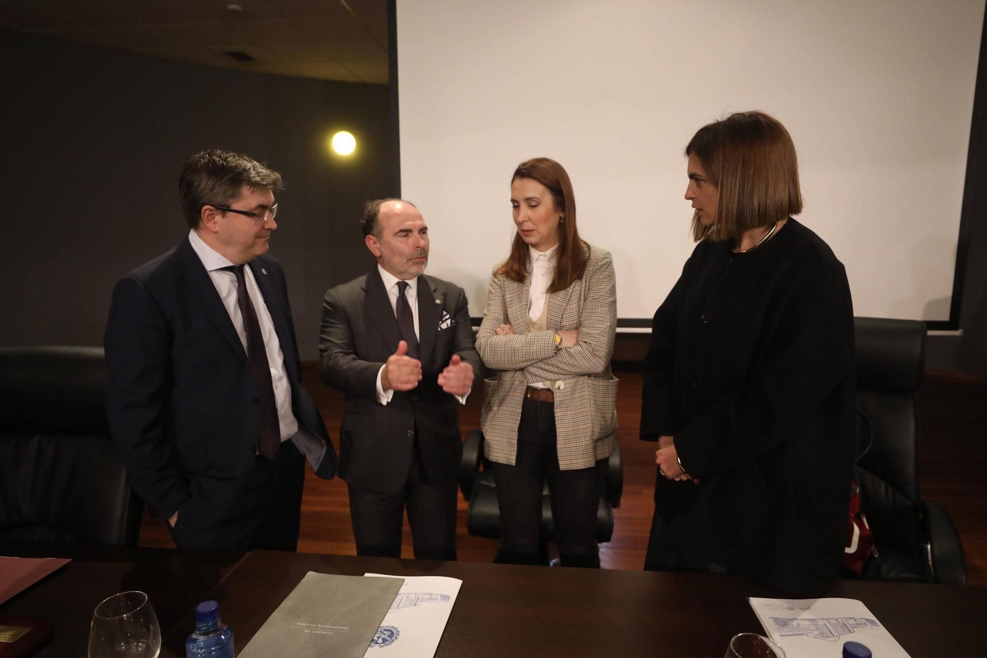 Así fue el acto de graduación en la Escuela de Marina Civil de Gijón (en imágenes)