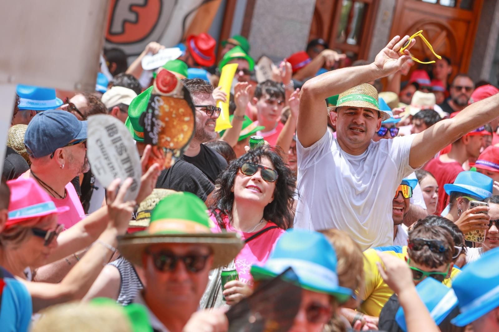 El primer Chupinazo, el de Catral, arranca el ciclo de fiestas veraniegas de los pueblos de la Vega Baja