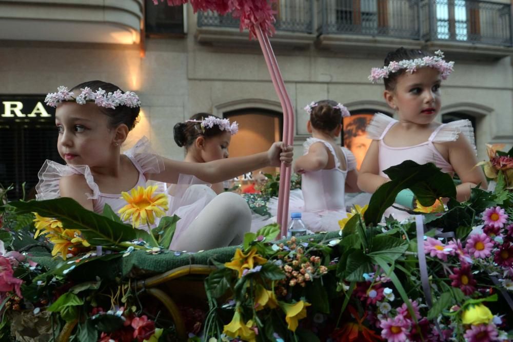 El Concello da un impulso al desfile de carrozas con más composiciones y una mejoría estética