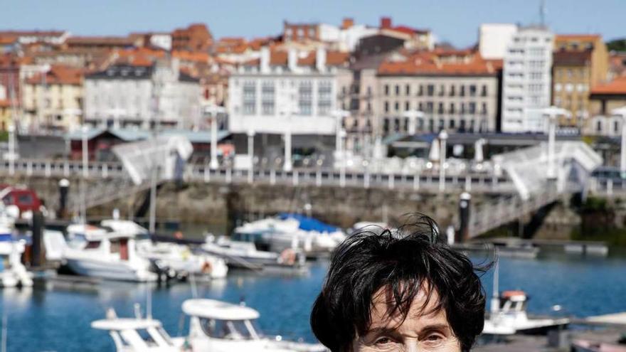 María Teresa de Borbón-Parma y Bourbon-Busset, ayer, en el puerto deportivo de Gijón.