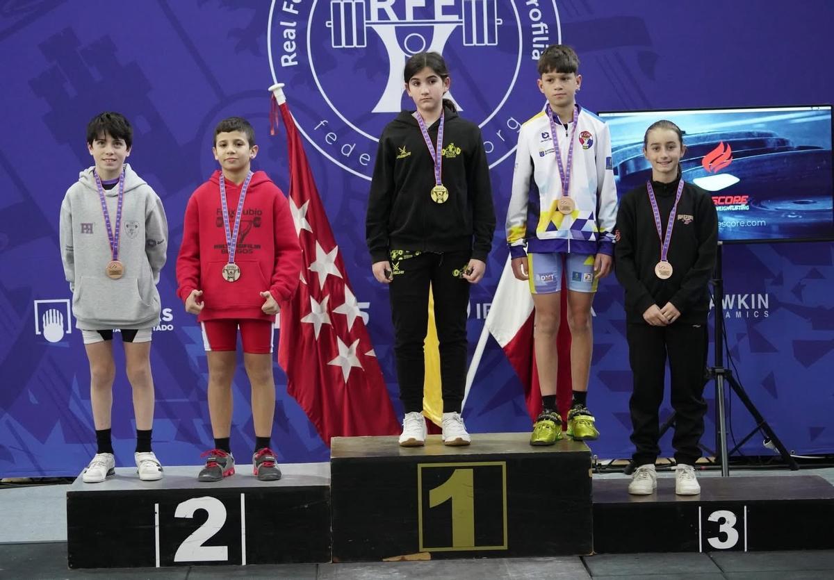 Marc Donet, a la izquierda con sudadera gris, tercero de España en técnica