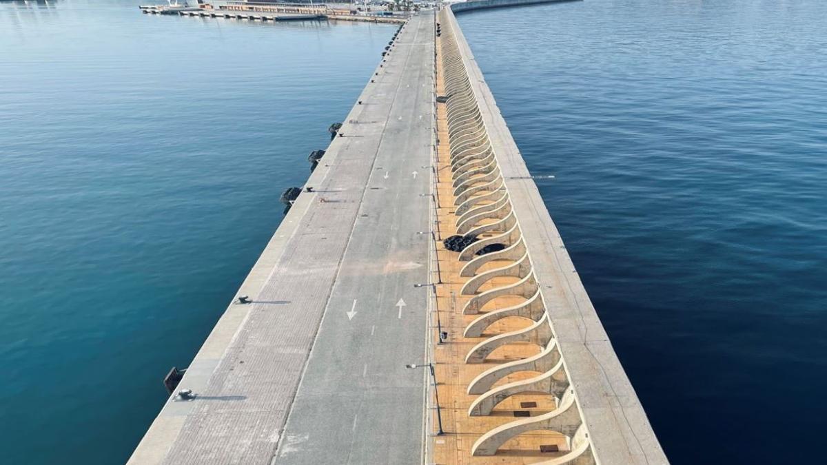 Espaldón del Dique de Levante.