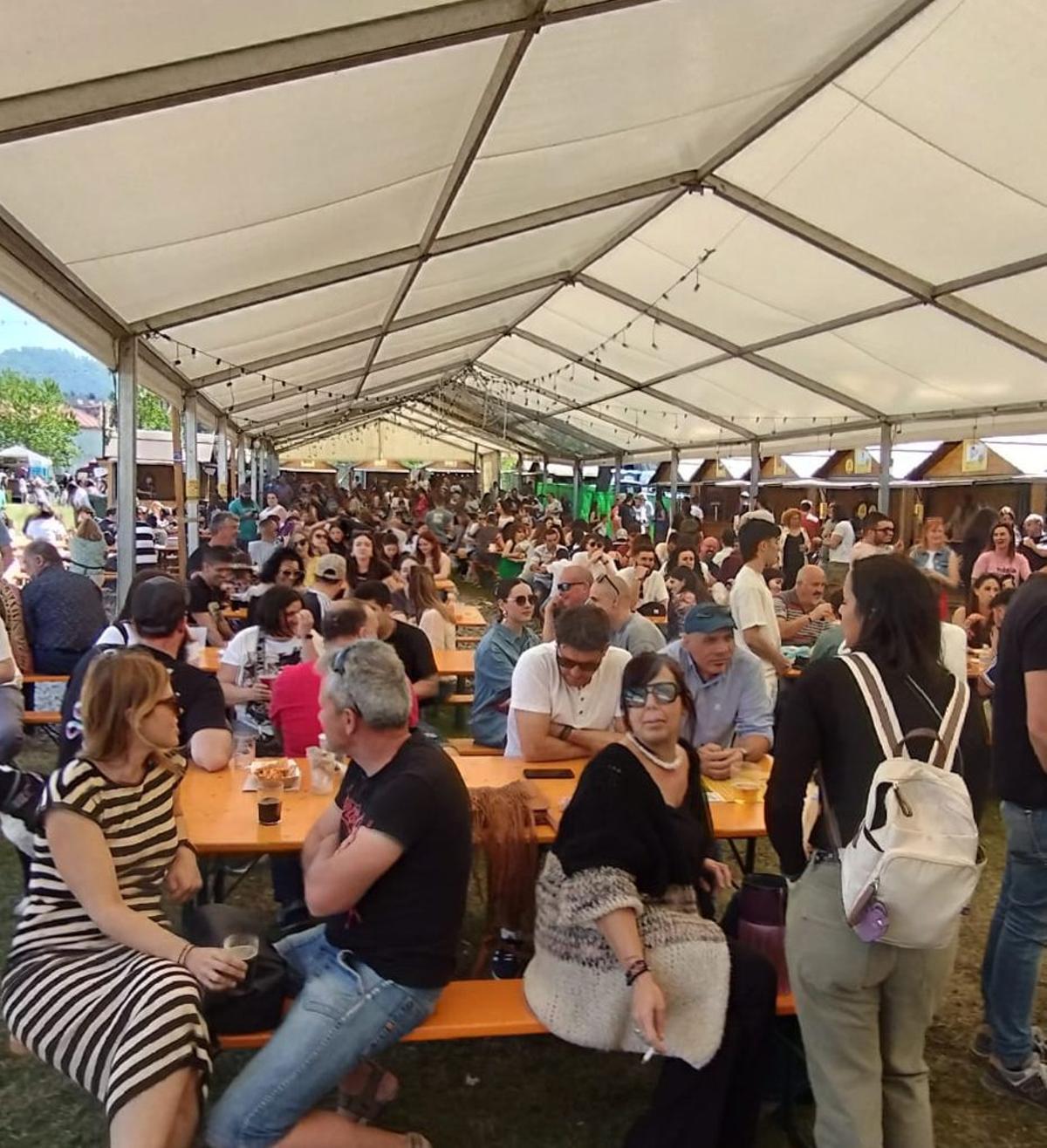 Curuxera será uno de los foodtrucks que estarán presentes. Al lado, ambiente en una edición anterior.