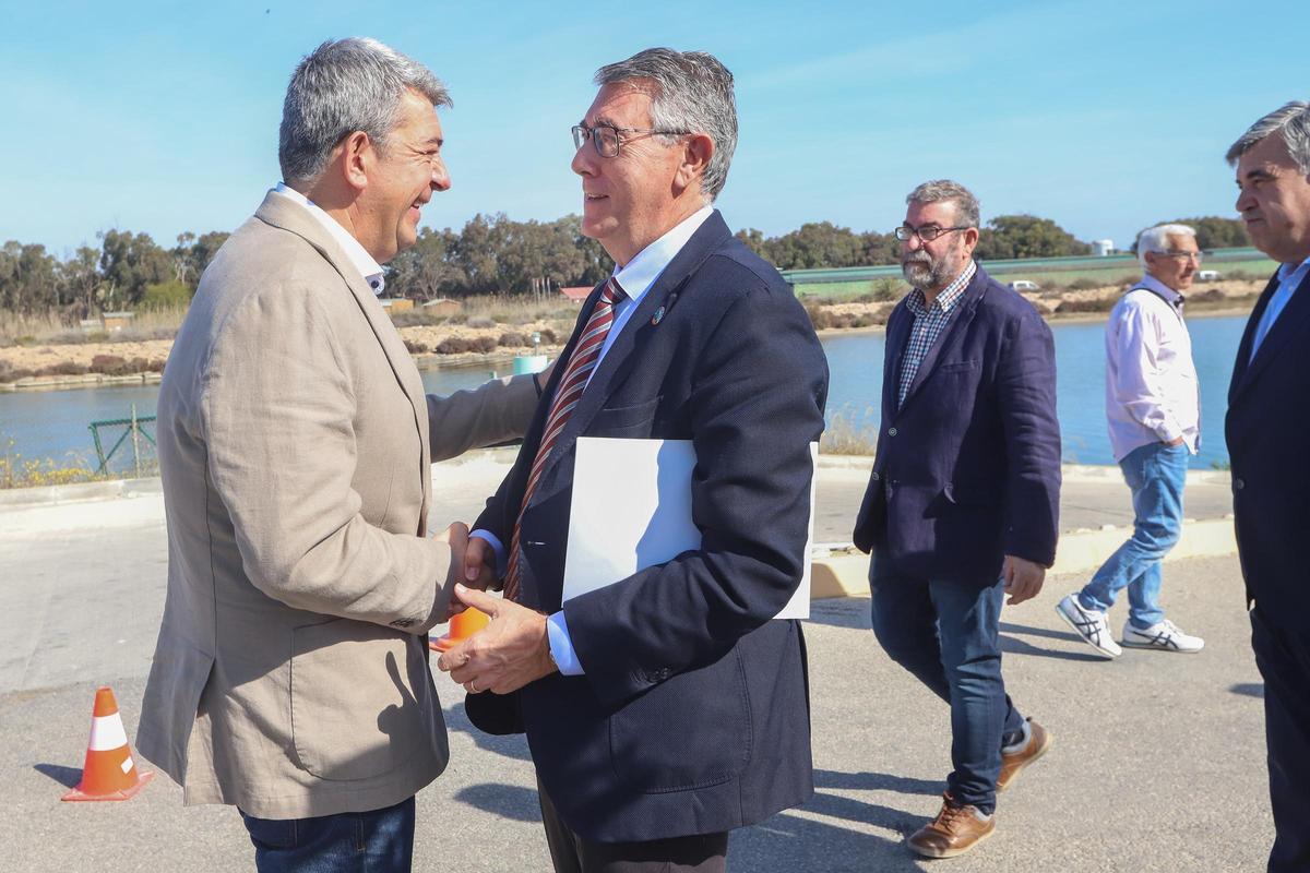 Visita de Ximo Puig a la desembocadura del Segura en Guardamar para anunciar los proyectos contra inundaciones