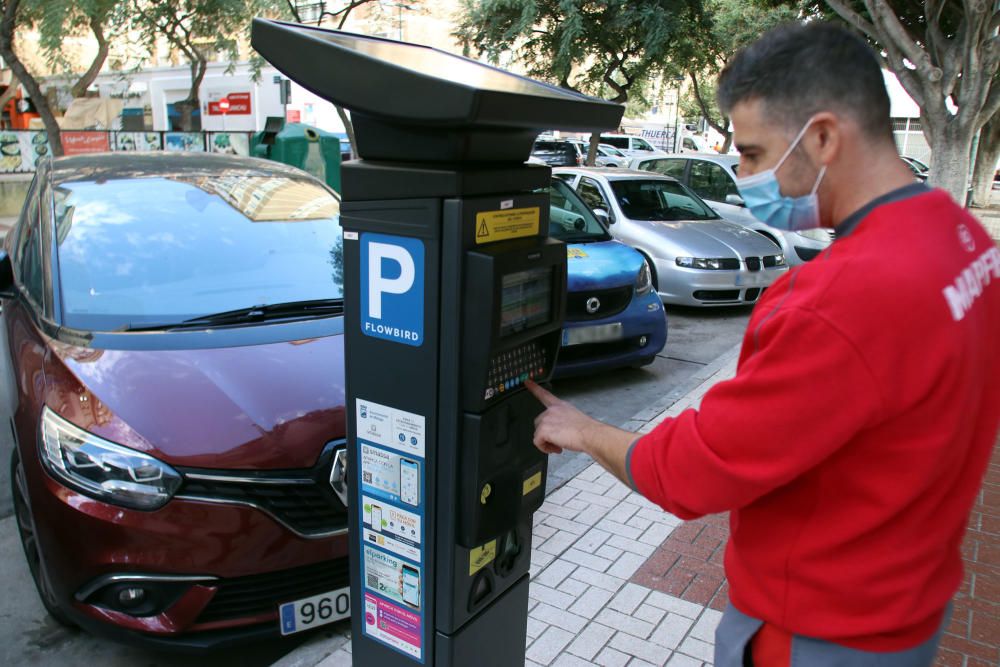 Entra en funcionamiento la zona azul en varias calles de Huelin