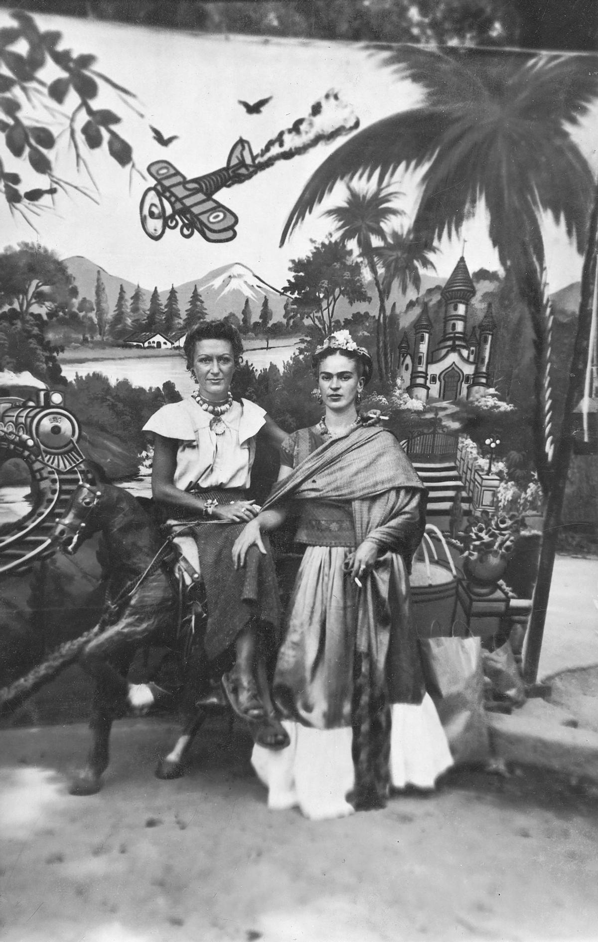 Frida Kahlo i Jacqueline Lamba a Pátzcuaro, Michoacán (Mèxic), l'any 1938.