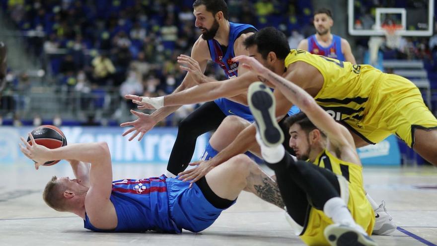 El Barça asalta Estambul con una canasta de Mirotic en el último segundo