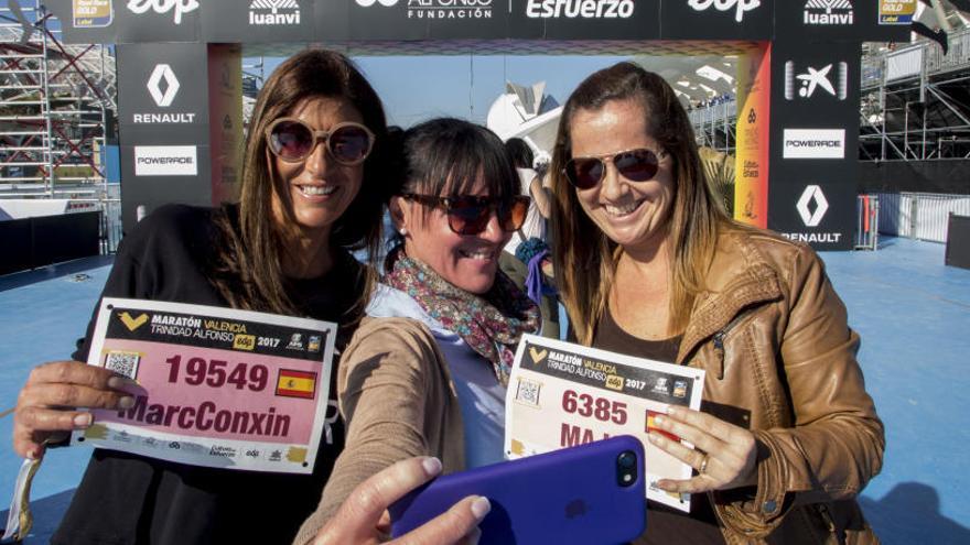 La Iglesia se apunta al Maratón València 2018 con una bendición de dorsales