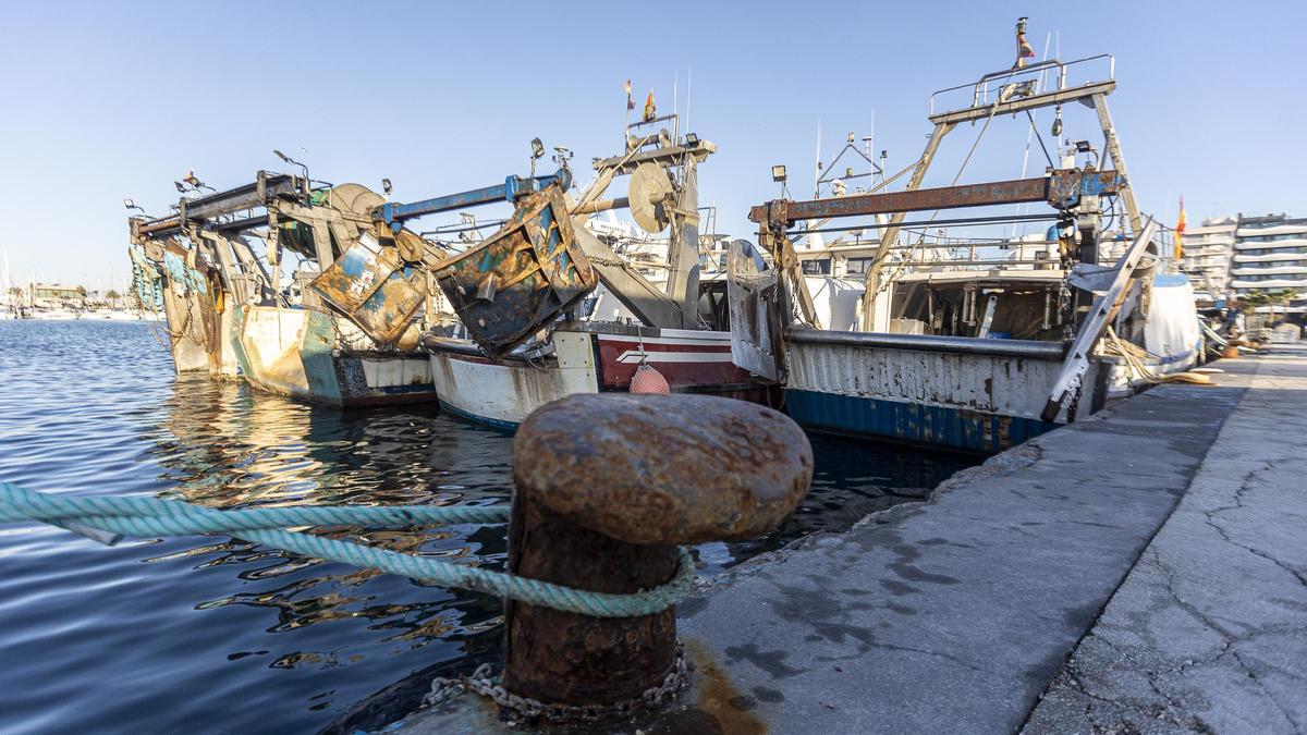 Embarcaciones amarradas en el puerto de Santa Pola la semana pasada en protesta por los recortes.