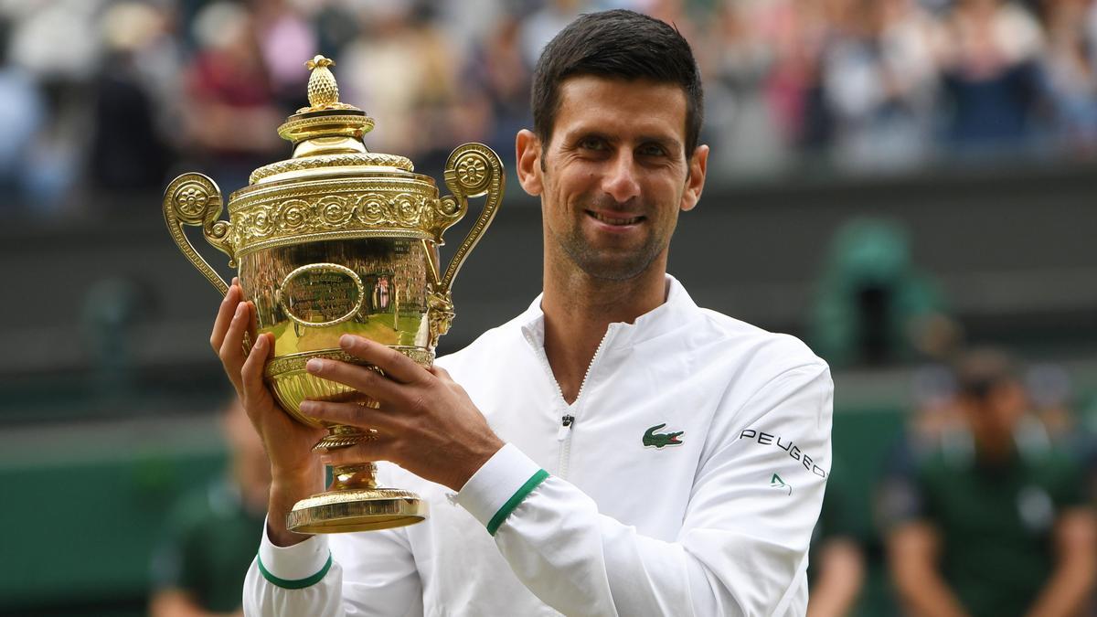 Djokovic, con el trofeo de campeón.