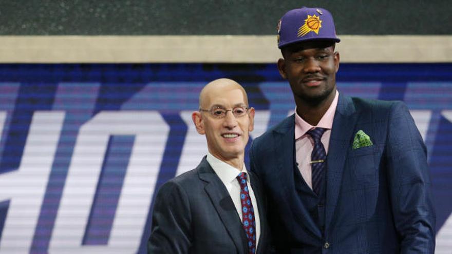 DeAndre Ayton, tras su elección como número 1 del &#039;draft&#039;.