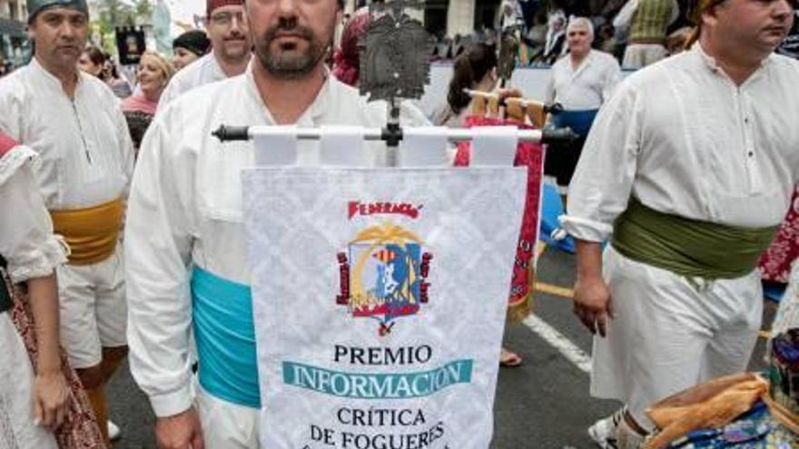 La Ceràmica recoge el banderín del premio  a la mejor crítica  de INFORMACIÓN