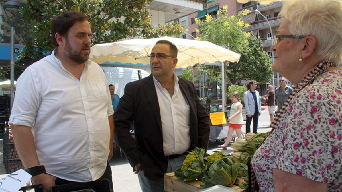 El presidente de ERC, Oriol Junqueras, en el mercado de hortalizas de El Prat de Llobregat, este sábado