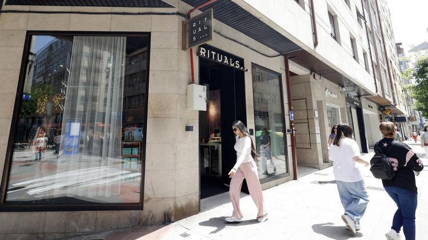 El cierre de varios comercios modifica de nuevo la «milla de oro» de la ciudad