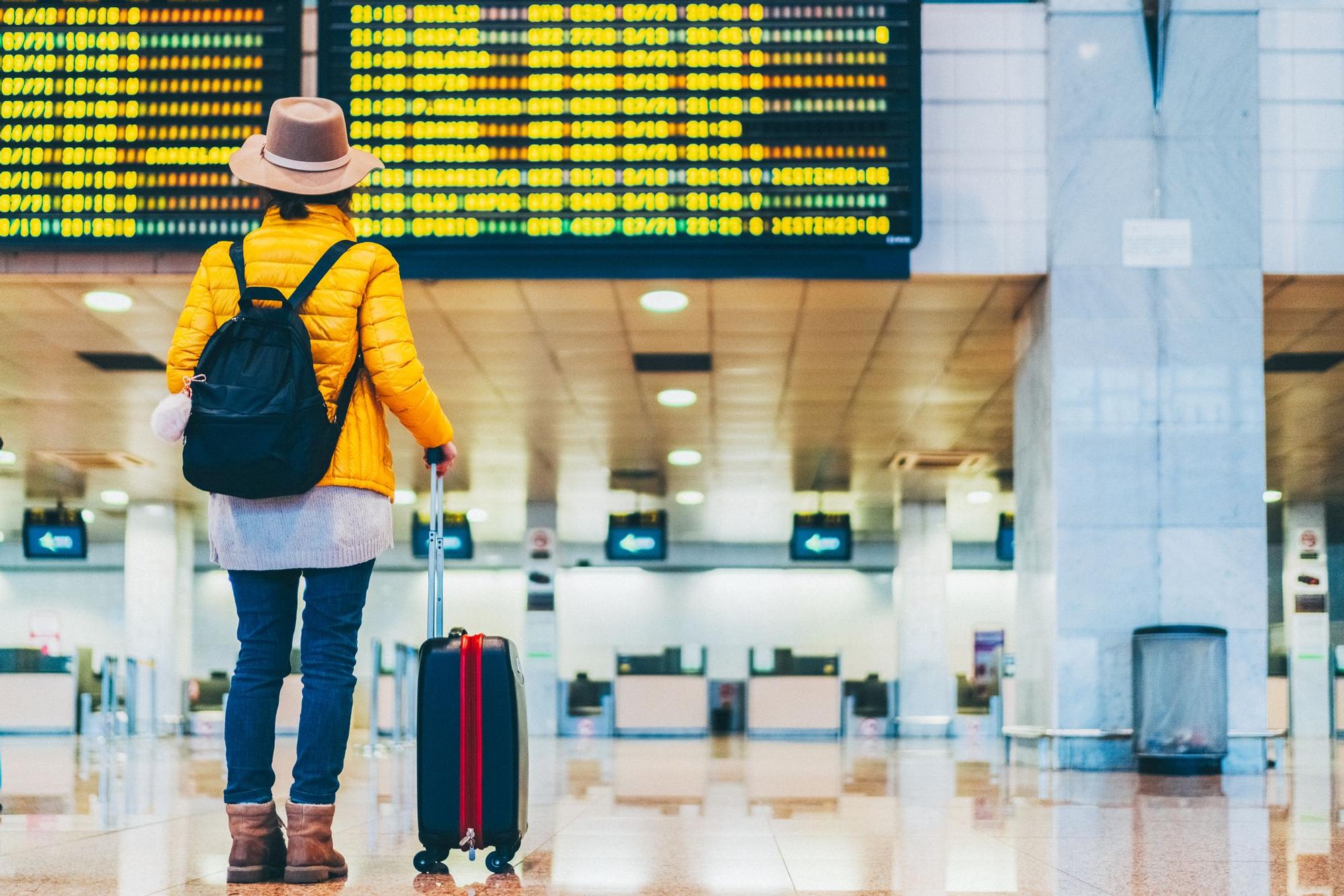 La ley de la cebolla consiste en vestir toda la ropa que no cabe en la maleta