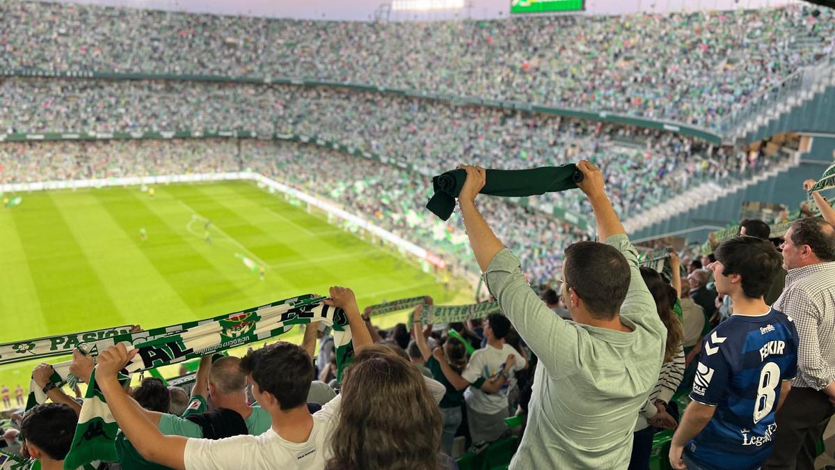 Minuto de silencio por Lopera en el Betis - Celta