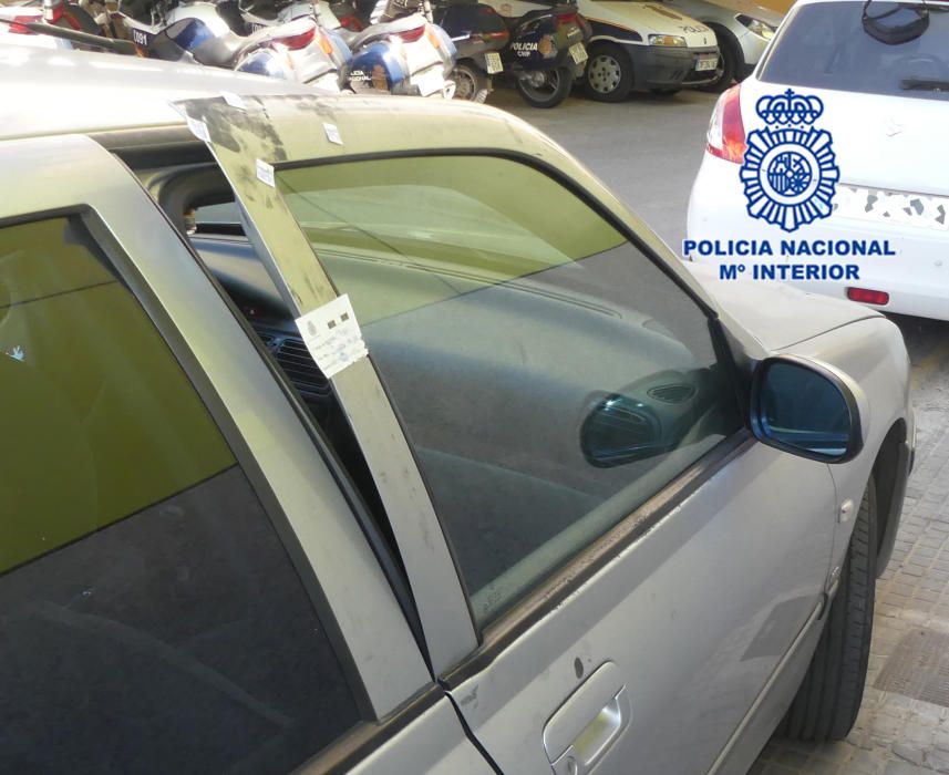 Dos detenidos por varios robos con fuerza en el interior de vehículos en Cartagena