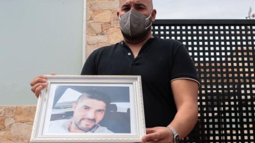 El hermano del hombre asesinado en La Puebla: “Llevaban meses amenazándolo”