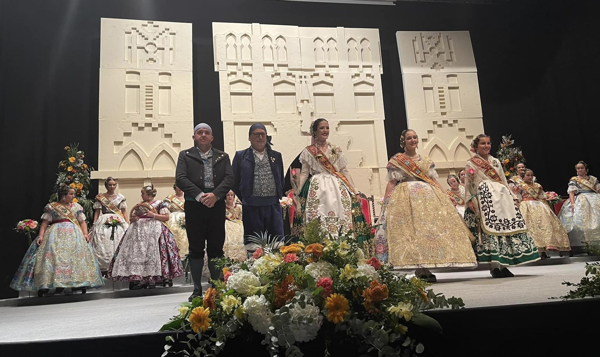 Sueca exalta a sus Falleras Mayores