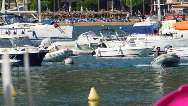 Embarcaciones en la bahía del Port de Sóller. | J.MORA