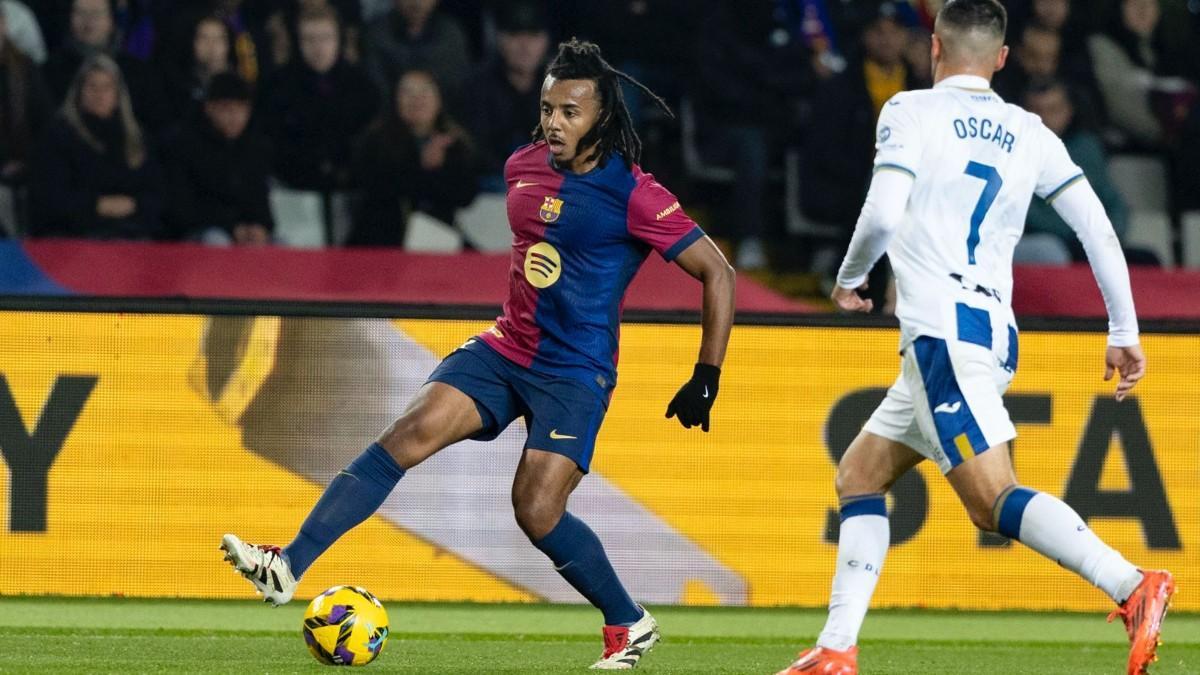 Koundé tuvo ocasiones claras para marcar